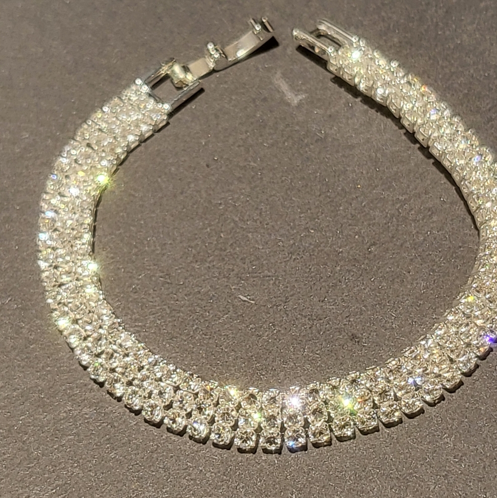 Faux diamond braclet....24093